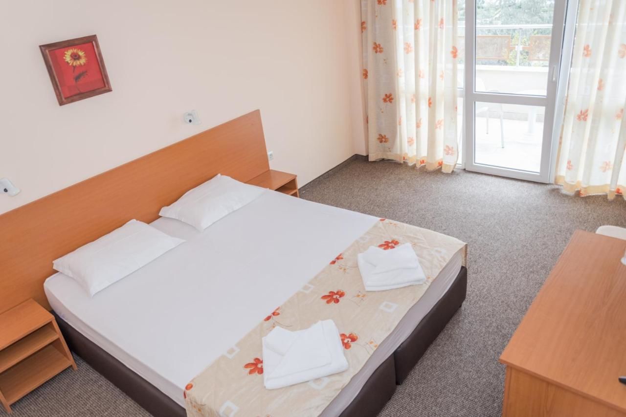 Отель Hotel Eva Равда-34